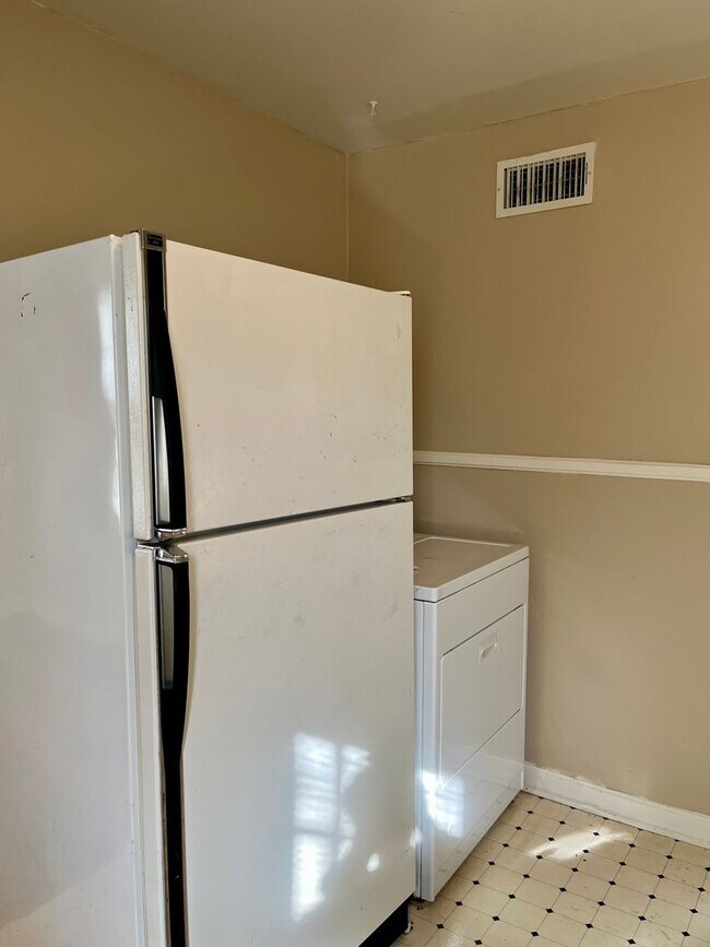 Building Photo - Great location in Garden District seconds from Downtown and LSU!