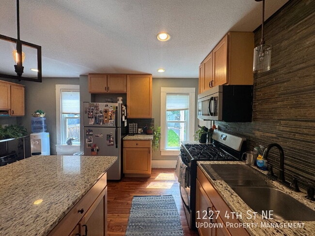 Building Photo - 1227 4th St NE