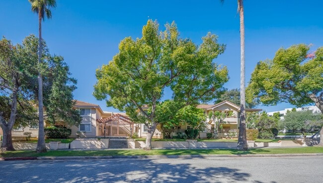 Building Photo - 449 N Catalina Ave