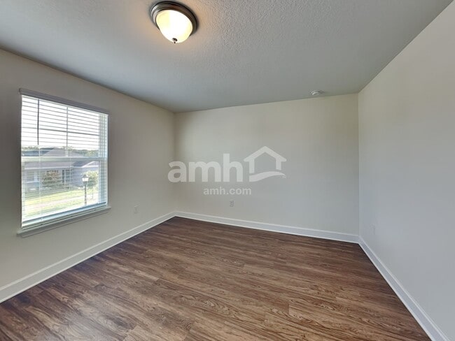 Building Photo - 326 Pine Terrace Dr