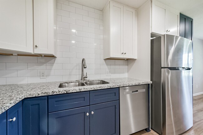 Building Photo - 1266 Dove St