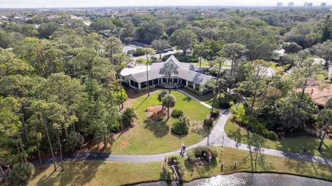 Building Photo - ** NAPLES COVE @ BAY FOREST ** 2 BED / 2 B...