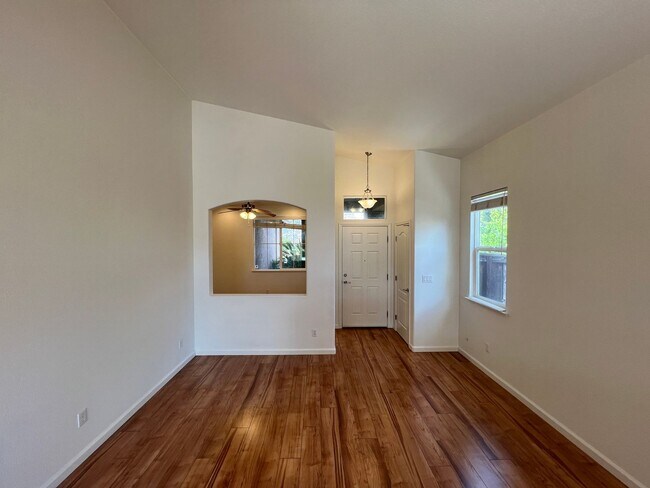 Building Photo - Gorgeous 3 bedroom plus office in Empire Ranch!