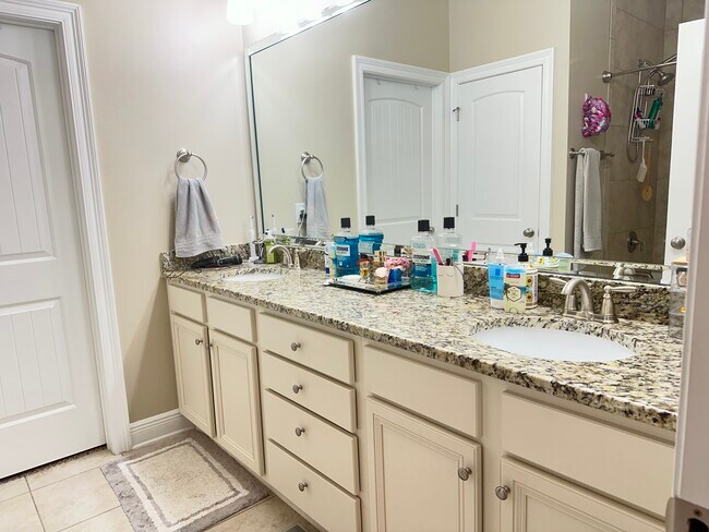 Building Photo - 111 Shoreview Dr