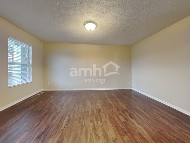 Building Photo - 557 Whispering Pines Pl