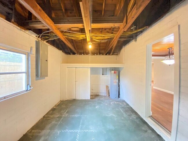 Building Photo - 311 Altaloma Ave