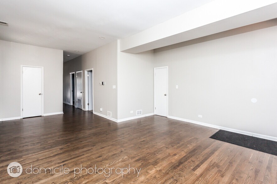 Building Photo - 1057 W Cornelia Ave