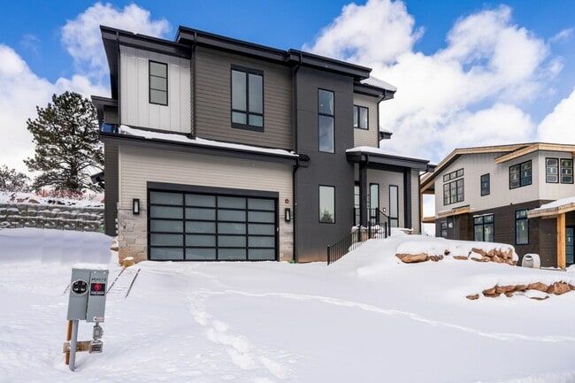 Building Photo - 4110 W Sierra Dr