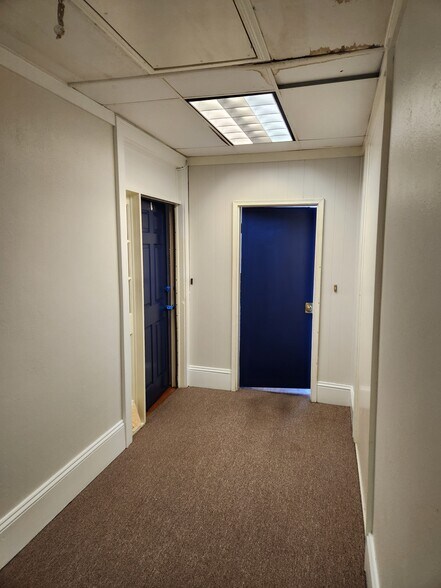 Building Photo - 321 N Main St