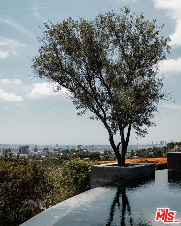 Building Photo - 2532 Canyon Oak Dr