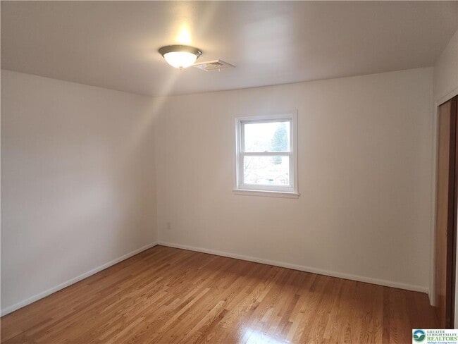 Building Photo - 2827 W 28th St