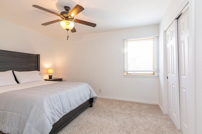 Building Photo - Fully Furnished One Bedroom Condo Available Now!
