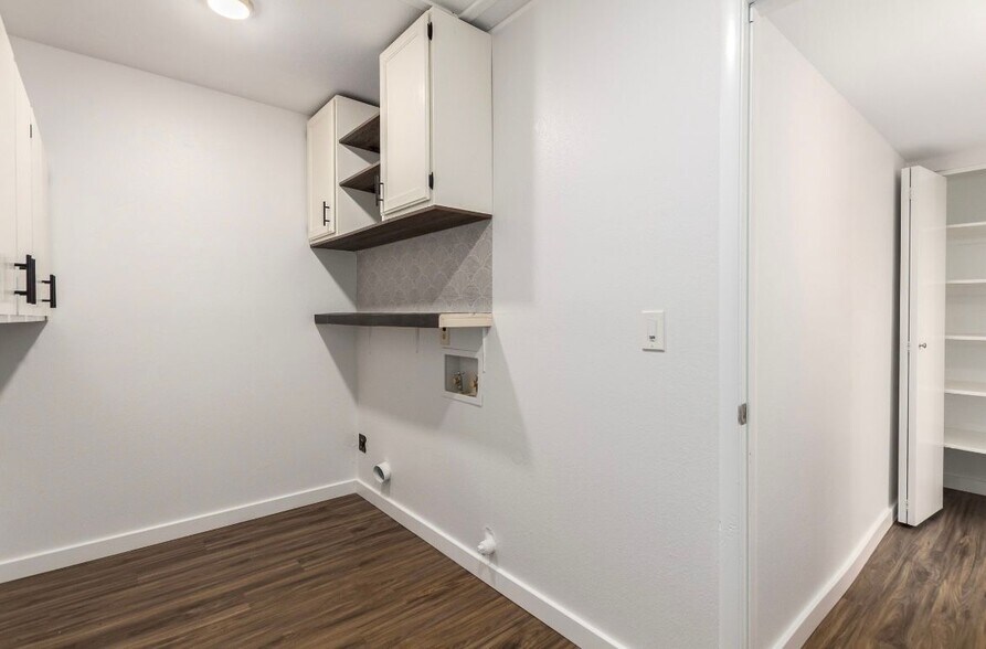 Building Photo - 1669 S Ash