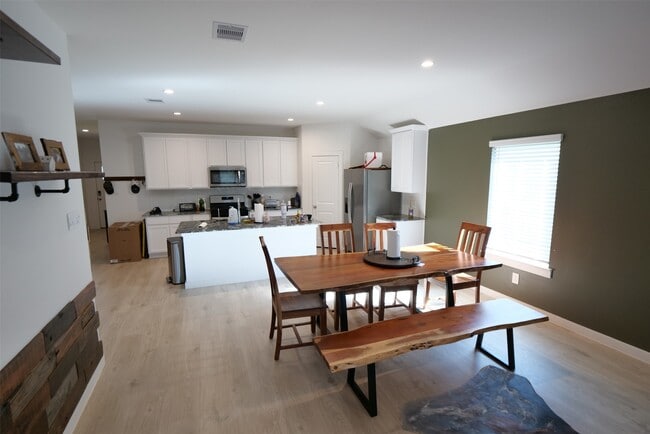 Building Photo - 1303 Lucciola Ln