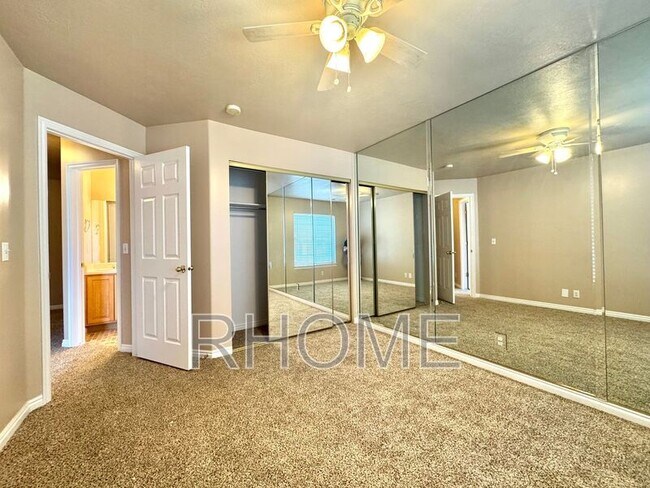 Building Photo - 723 Sandy Point Dr