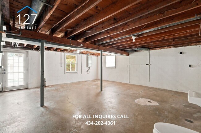 Building Photo - Spacious 4-Bedroom Single Family home with Large Backyard & Ample Storage