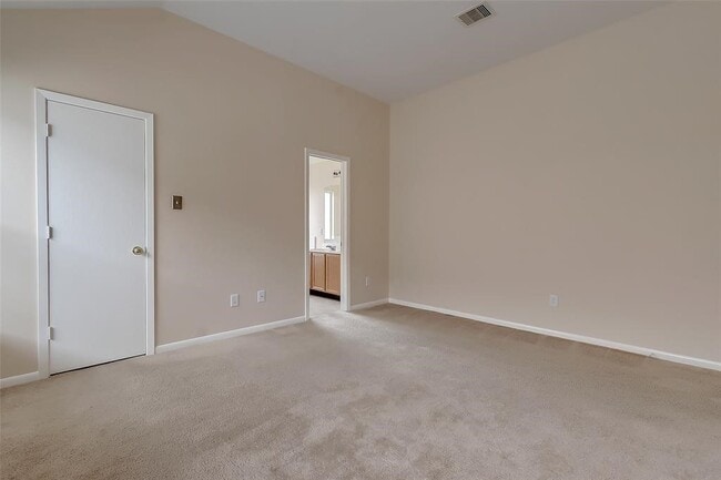 Building Photo - 19726 Cozy Cabbin Dr