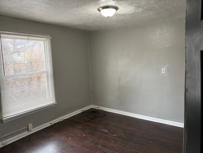 Building Photo - 2427 Switzer Ave