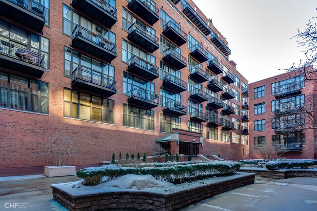 Building Photo - 333 W Hubbard St