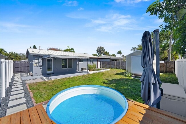 Building Photo - 380 NW 47th Ct