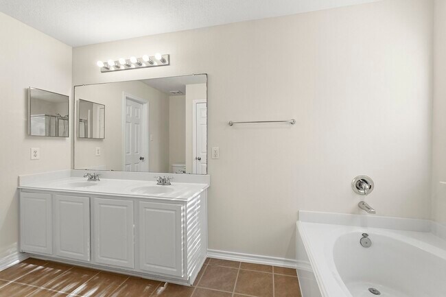 Building Photo - 5606 Redgrove Ln