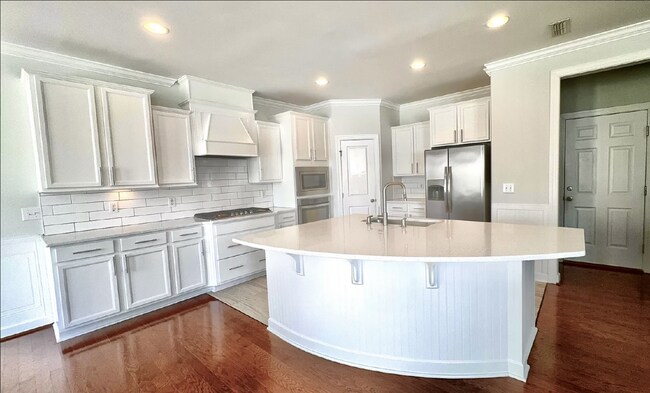 Building Photo - Charming 3-Bed End-Unit Townhome in Apex!