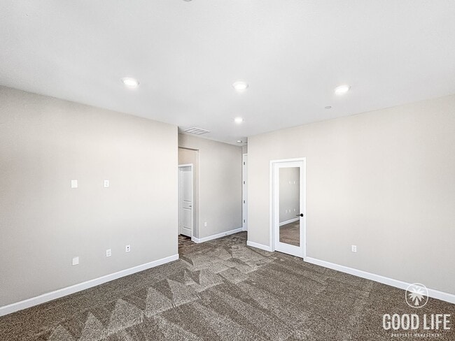 Building Photo - Beautiful 4BD/4BA Townhouse in Otay Ranch ...