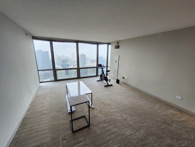 Building Photo - 2 E Erie St