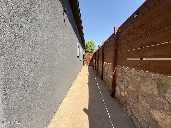 Building Photo - 3856 Loma Cortez Dr