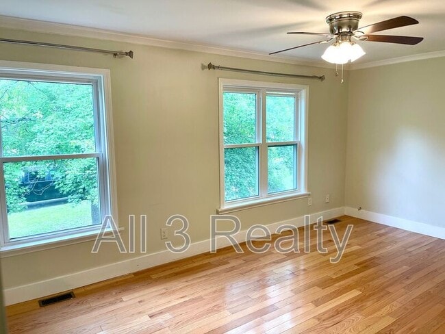 Building Photo - 696 Redland Dr