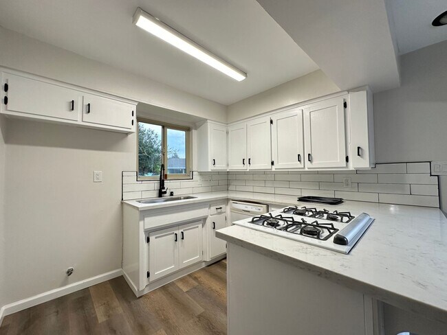 Building Photo - 7424/7426AVW-AC