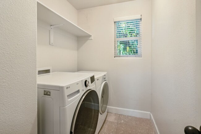 Building Photo - 3004 Portola Way
