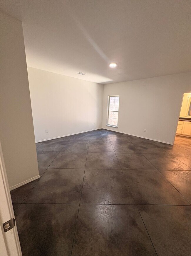 Building Photo - Stunning New 3/2 Townhomes