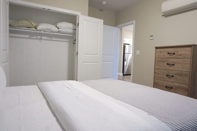 Building Photo - 140 Pearl St