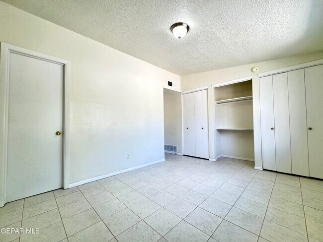 Building Photo - 9928 Acer Ave
