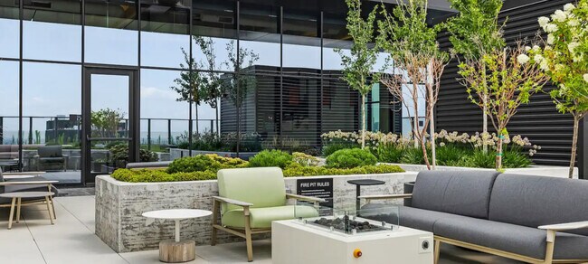 Building Photo - 225 N Elizabeth St