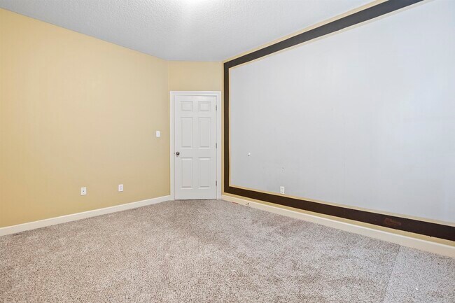 Building Photo - 9143 Raspberry Ln