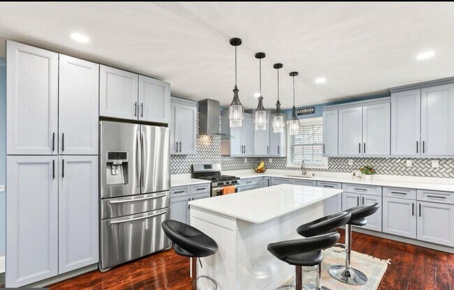 Building Photo - 234 Howell St