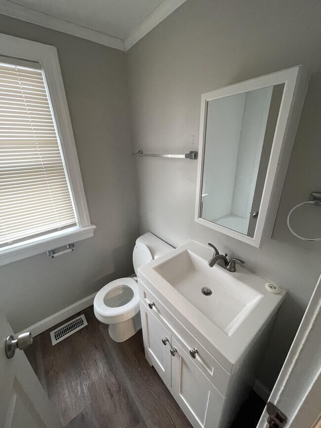 Building Photo - 1915 Auburn St