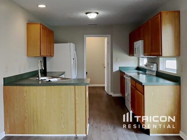 Building Photo - 2429 Grand Fir Dr