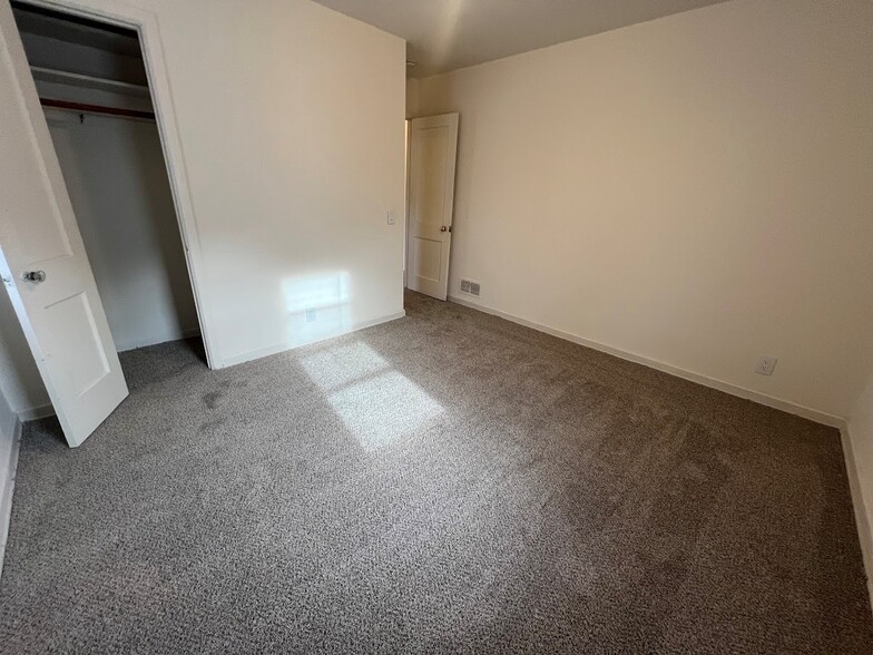 Building Photo - 152 Rodney Ct