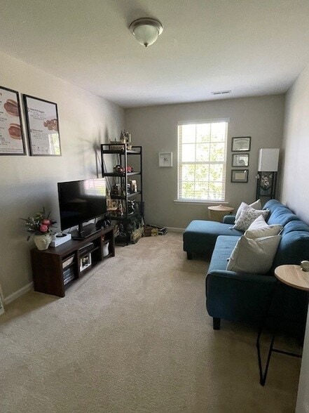 Left Bedroom - 112 Hawkstone Dr