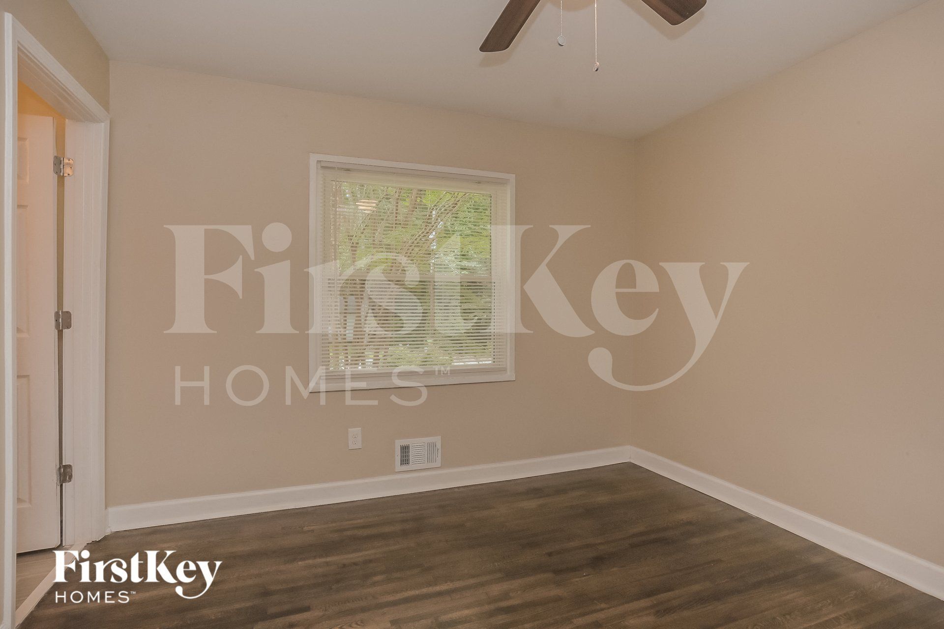 Building Photo - 1855 Shamrock Dr