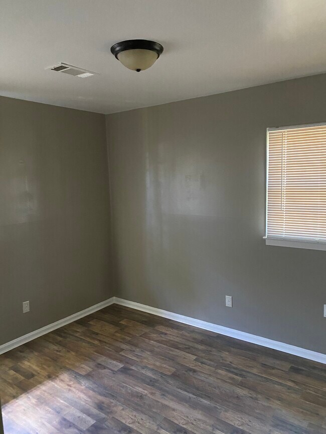 Building Photo - 3066 Tyler Rd