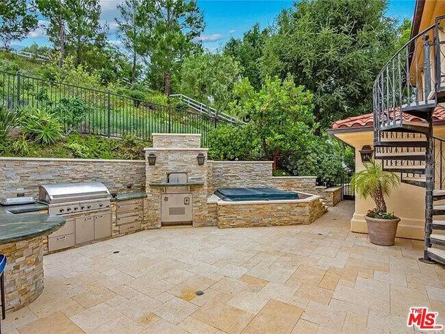 Building Photo - 6005 William Bent Rd