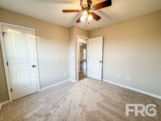 Building Photo - 200 Willow Pond Dr