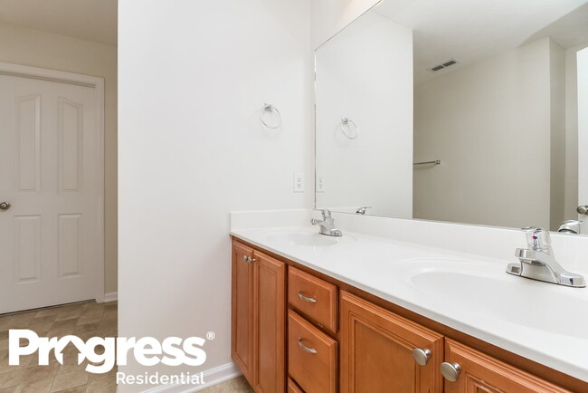 Building Photo - 332 John Henry Dr