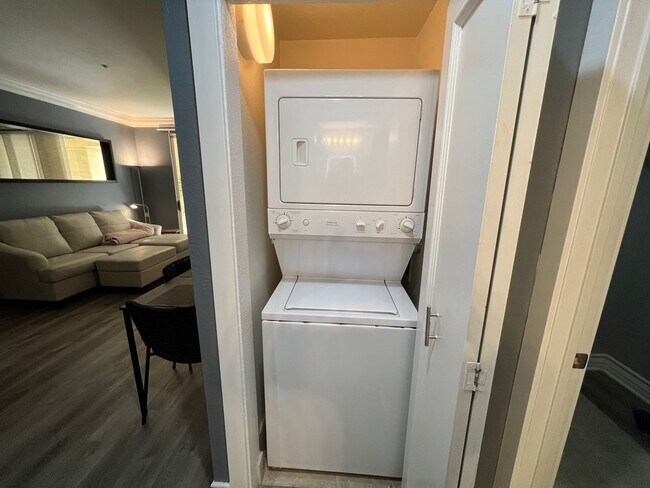 Building Photo - Meridian Fully Furnished Studio Condo - Re...