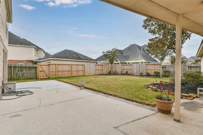 Building Photo - 13707 Elm Shores Dr