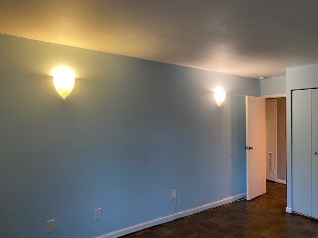 bedroom - 6001 Arlington Blvd